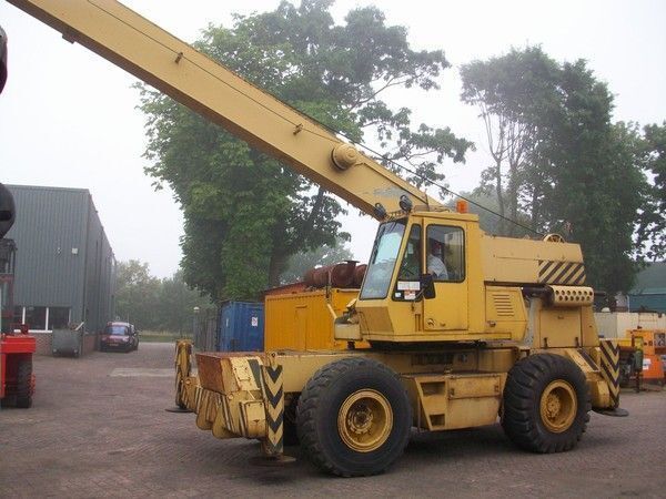 Clark 720 OS mobile crane