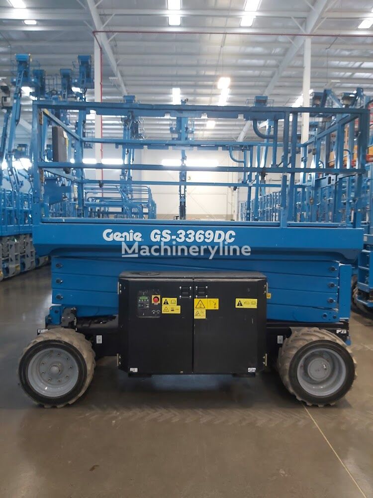 Genie GS-3369 DC scissor lift