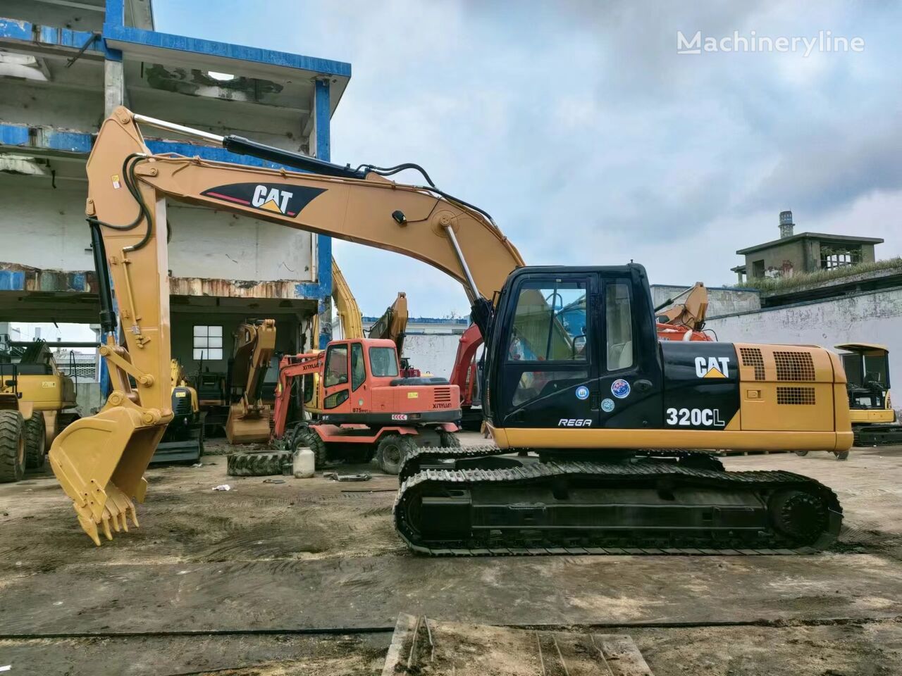 Caterpillar 320C tracked excavator